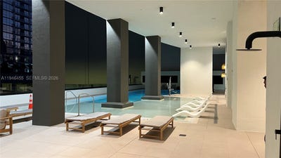 /international/us/225-n-miami-ave-miami-fl-110109169760/