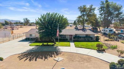 /international/us/14151-hopi-road-apple-valley-ca-110120517828/