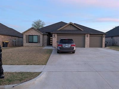 /international/us/744-e-139th-place-glenpool-ok-110108499949/