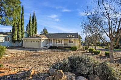/international/us/19093-ravenhill-road-hidden-valley-lake-ca-110105363269/