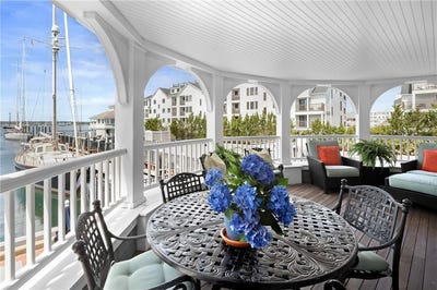 /international/us/24-brown-and-howard-wharf-newport-ri-110107988046/