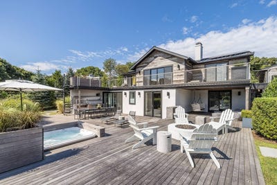/international/us/21-s-durham-road-montauk-ny-110119656015/