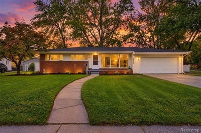 /international/us/32965-cloverdale-avenue-n-farmington-mi-110120087541/