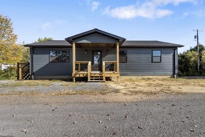 /international/us/100-maple-street-masontown-wv-110106217404/