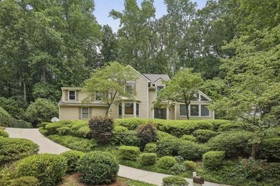 /international/us/390-spalding-drive-sandy-springs-ga-110101118259/