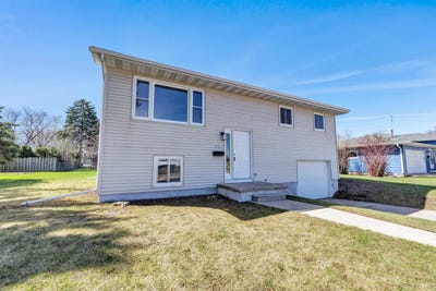 /international/us/1521-bismarck-avenue-oshkosh-wi-110107461550/