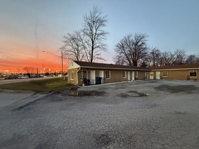 /international/us/901-state-route-10-w-clinton-il-110106149007/