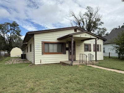 /international/us/818-e-2nd-ave-hutchinson-ks-110101163135/
