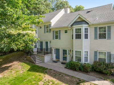 /international/us/2002-cypress-lane-east-brunswick-nj-110108604727/
