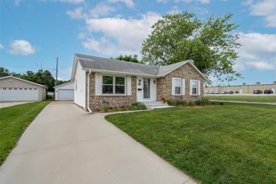 /international/us/201-ne-7th-street-ankeny-ia-110108394838/