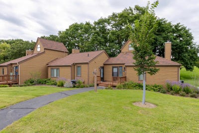 /international/us/11-farmstead-drive-galena-il-110102578012/