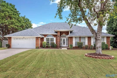 /international/us/7001-thornwood-lane-owens-cross-roads-al-110120767096/