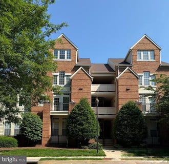 /international/us/1304-garden-wall-circle-reston-va-110100267428/