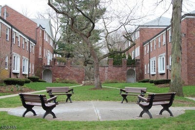 /international/us/23-park-court-verona-twp-nj-110119709840/