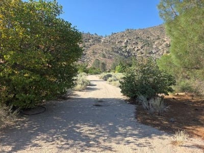 /international/us/10375-los-pinos-rd-onyx-ca-110101214264/