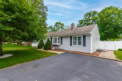 /international/us/15-mirror-brook-road-west-yarmouth-ma-110100896802/