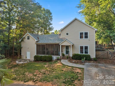 /international/us/3072-point-clear-drive-tega-cay-sc-110108221518/