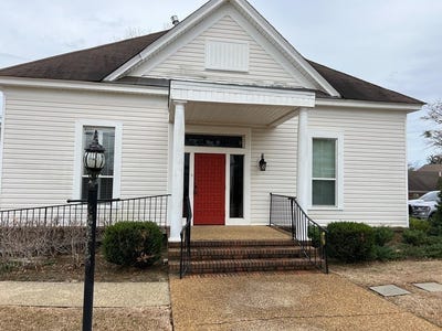 /international/us/207-w-adams-dothan-al-110089540780/