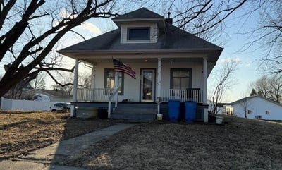 /international/us/207-7th-street-grundy-center-ia-110105972086/