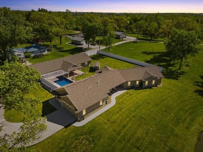 /international/us/4039-10th-st-marion-ia-110108077122/