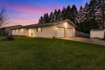/international/us/21-primrose-circle-clintonville-wi-110107691654/