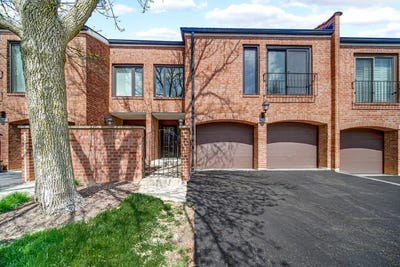 /international/us/19w278-governors-trail-oak-brook-il-110107389199/