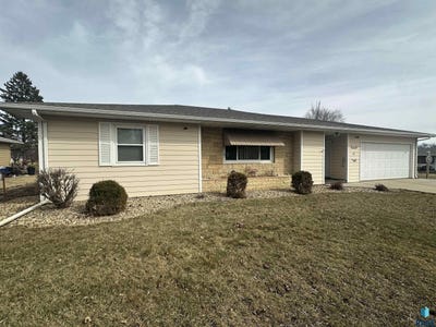 /international/us/512-division-ave-madison-sd-110106602906/