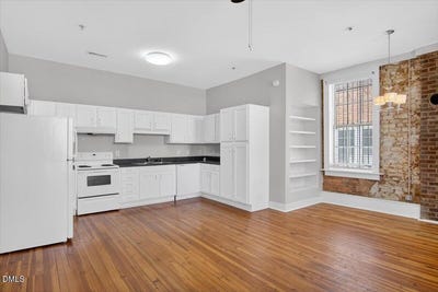 /international/us/206-s-garnett-street-henderson-nc-110107937582/