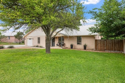 /international/us/116-henrietta-court-fredericksburg-tx-110107079530/