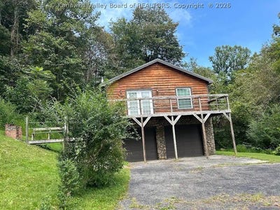 /international/us/208-spooky-lane-charleston-wv-110109975842/