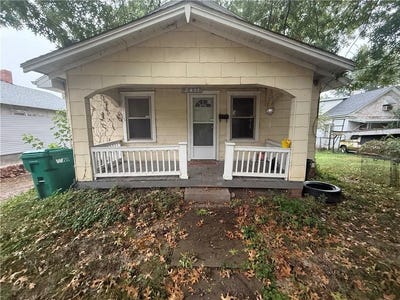 /international/us/2411-s-28th-street-st-joseph-mo-110120672377/