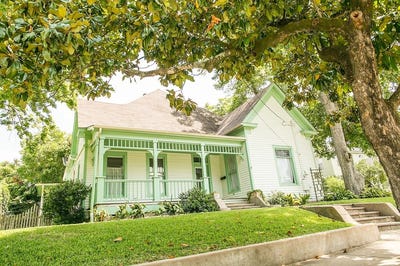 /international/us/604-sycamore-street-brenham-tx-110092984783/