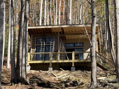 /international/us/17-sanctuary-trail-elk-park-nc-110105111468/