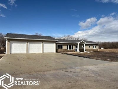 /international/us/113-s-oaks-drive-algona-ia-110106276287/
