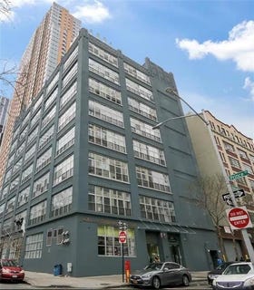 /international/us/176-johnson-street-brooklyn-ny-110110368447/