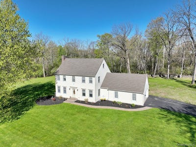 /international/us/1051-ridgebury-road-new-hampton-ny-110107734995/