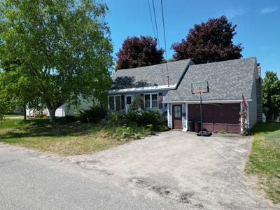 /international/us/42-waldo-street-millinocket-me-110108550701/