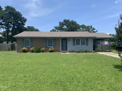 /international/us/5574-heather-street-hope-mills-nc-110100831978/