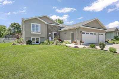 /international/us/1209-34th-street-spirit-lake-ia-110100685812/