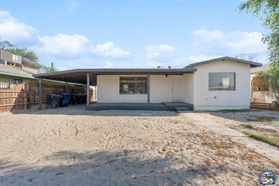 /international/us/1005-e-3rd-st-calexico-ca-110100156222/