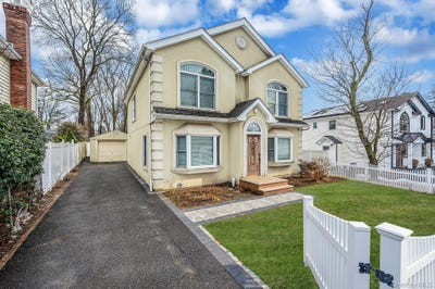 /international/us/18-e-lyons-street-melville-ny-110106207456/