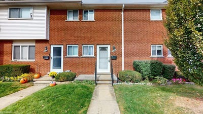 /international/us/8608-kaltz-street-center-line-mi-110120512500/