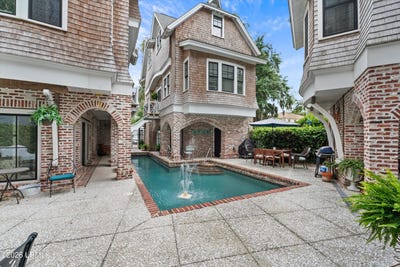 /international/us/1612-w-paris-avenue-port-royal-sc-110108063327/