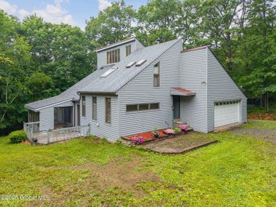 /international/us/583-cotton-hill-road-middleburgh-ny-110100621073/