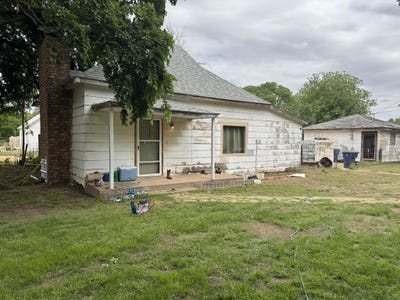 /international/us/105-e-oklahoma-cleo-springs-ok-110107828029/