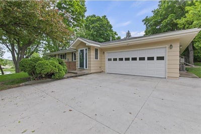 /international/us/5935-county-road-11-independence-mn-110099880147/