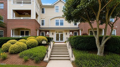 /international/us/108-northbrook-drive-raleigh-nc-110108377909/