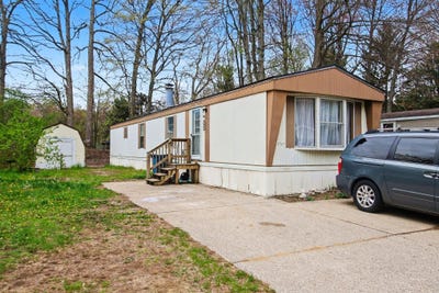 /international/us/17417-greenspire-drive-spring-lake-mi-110107668276/