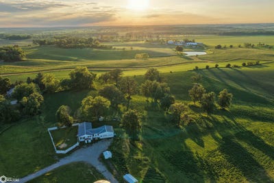 /international/us/2502-highway-1-sw-iowa-city-ia-110108746844/