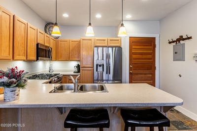 /international/us/8350-meadowview-court-park-city-ut-110105510802/
